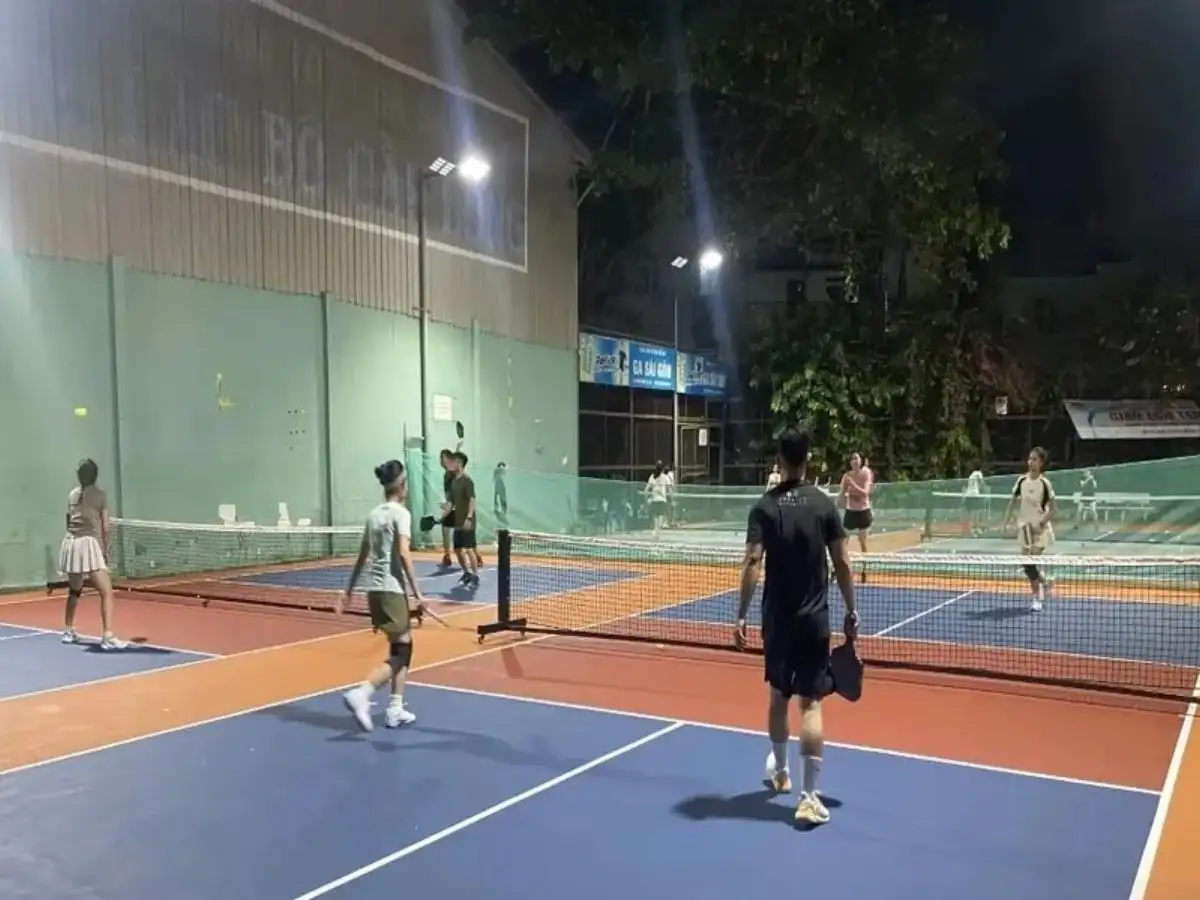 Sân Pickleball Trung tâm TDTT Ga Sài Gòn cung cấp khoảng 4 sân ngoài trời